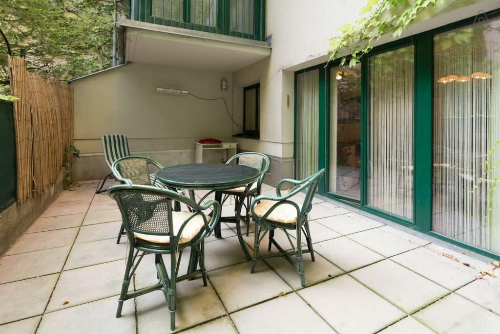 Relaxing Terrace Apartment In Lively Area Viena Exterior foto