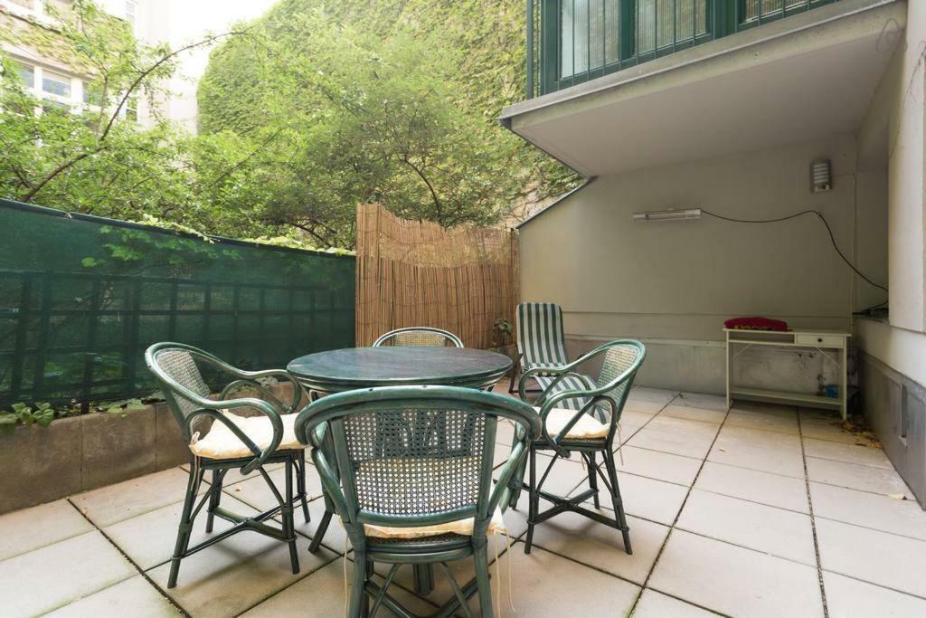 Relaxing Terrace Apartment In Lively Area Viena Exterior foto